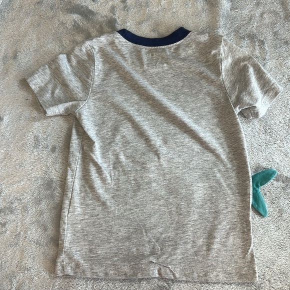 Disney and Carter's - 2 piece  toddler summer set. Size 2T - Picture 4 of 7